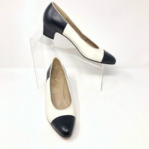 ladies spectator pumps
